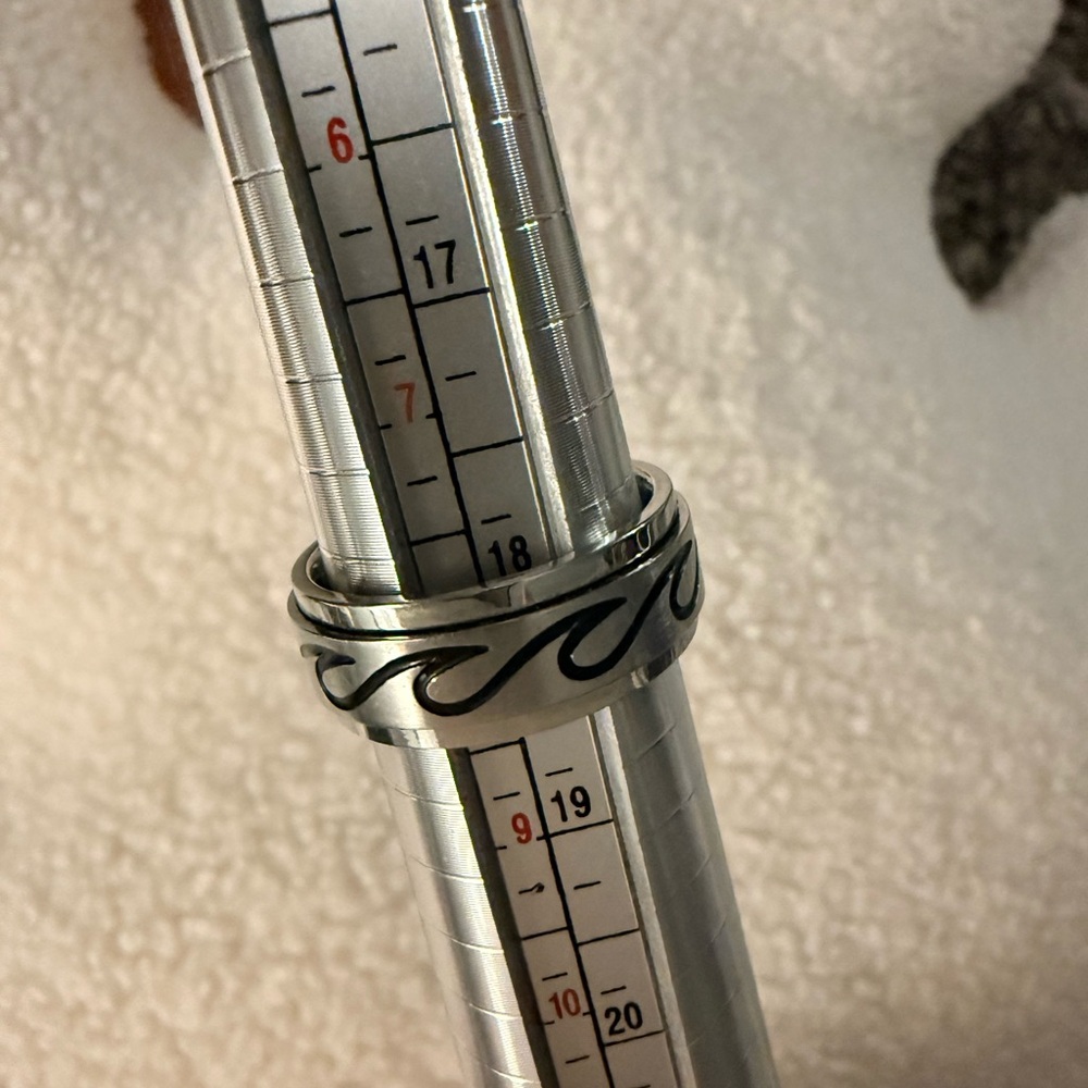 Spinner Ocean Tide Stainless Steel Wave Ring suitable for Men or Woman Size 8